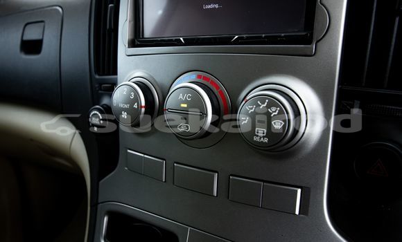 Buy Used Hyundai H1 Brown Car in Bangkok in Bangkok Buy Used Hyundai H1 Brown Car in Bangkok in Bangkok