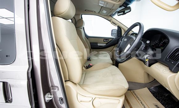 Buy Used Hyundai H1 Brown Car in Bangkok in Bangkok Buy Used Hyundai H1 Brown Car in Bangkok in Bangkok