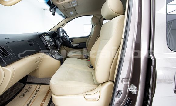 Buy Used Hyundai H1 Brown Car in Bangkok in Bangkok Buy Used Hyundai H1 Brown Car in Bangkok in Bangkok