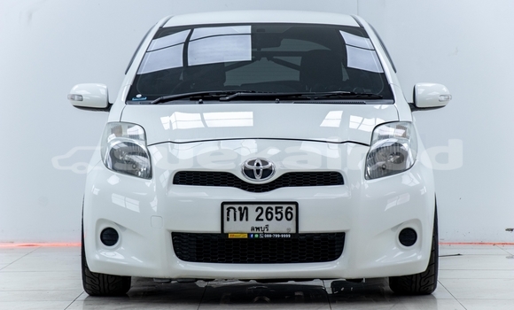 ซื้อ รถมือสอง Toyota Yaris ขาว รถยนต์ ใน %{เมือง} ใน กรุงเทพมหานคร