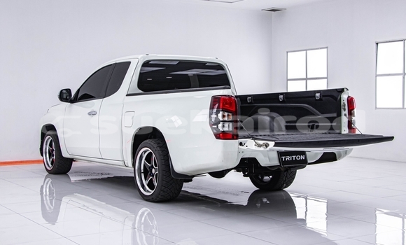 Buy Used Mitsubishi Triton White Car in Bangkok in Bangkok Buy Used Mitsubishi Triton White Car in Bangkok in Bangkok