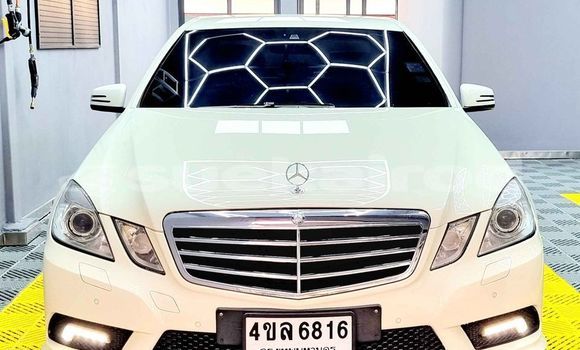 ซื้อ รถมือสอง Mercedes‒Benz E–Class ขาว รถยนต์ ใน %{เมือง} ใน กรุงเทพมหานคร