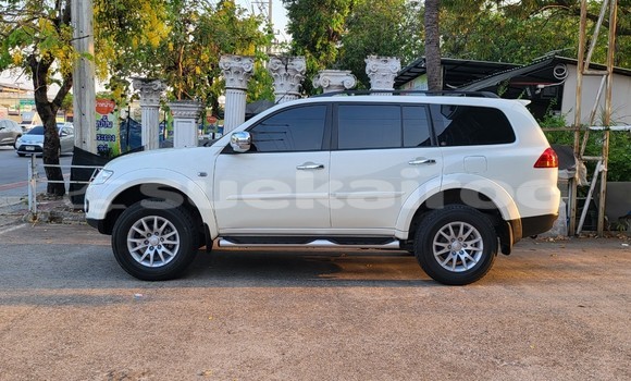 Buy Used Mitsubishi Pajero Sport White Car in Bangkok in Bangkok Buy Used Mitsubishi Pajero Sport White Car in Bangkok in Bangkok