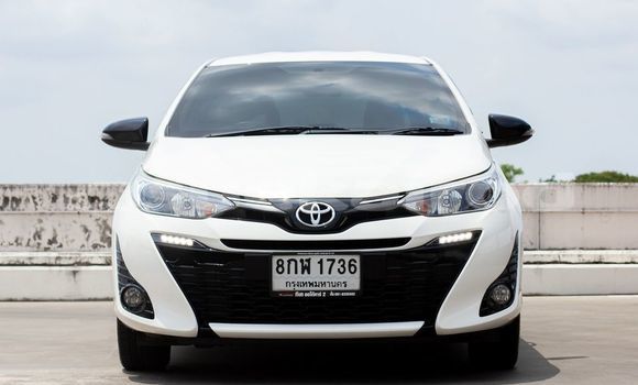 ซื้อ รถมือสอง Toyota Yaris ขาว รถยนต์ ใน %{เมือง} ใน กรุงเทพมหานคร