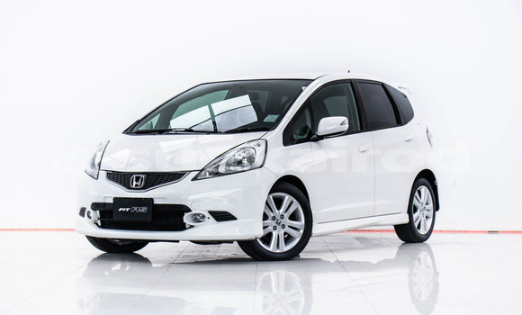 Buy Used Honda Jazz White Car in Bangkok in Bangkok