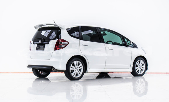 Buy Used Honda Jazz White Car in Bangkok in Bangkok Buy Used Honda Jazz White Car in Bangkok in Bangkok