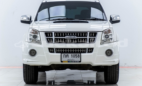 Buy Used Isuzu MU-7 White Car in Bangkok in Bangkok