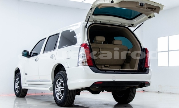 Buy Used Isuzu MU-7 White Car in Bangkok in Bangkok Buy Used Isuzu MU-7 White Car in Bangkok in Bangkok