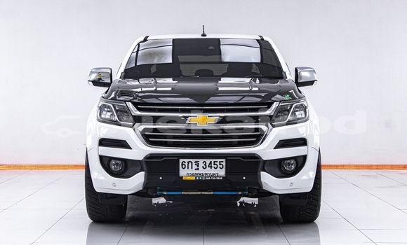 ซื้อ รถมือสอง Chevrolet Colorado ขาว รถยนต์ ใน %{เมือง} ใน กรุงเทพมหานคร