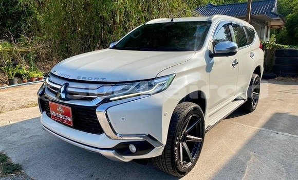 ซื้อ รถมือสอง Mitsubishi Pajero อื่น ๆ รถยนต์ ใน %{เมือง} ใน กรุงเทพมหานคร