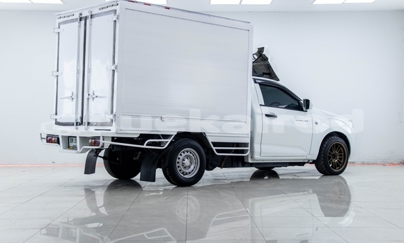 Buy Used Isuzu D-Max White Car in Bangkok in Bangkok Buy Used Isuzu D-Max White Car in Bangkok in Bangkok