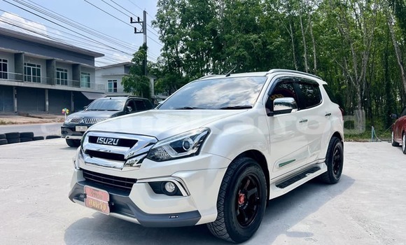 ซื้อ รถมือสอง Isuzu MU ขาว รถยนต์ ใน %{เมือง} ใน กรุงเทพมหานคร