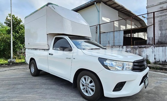 Buy Used Toyota Hilux White Car in Bangkok in Bangkok