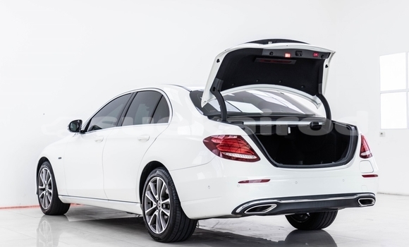 Buy Used Mercedes‒Benz E–Class White Car in Bangkok in Bangkok Buy Used Mercedes‒Benz E–Class White Car in Bangkok in Bangkok