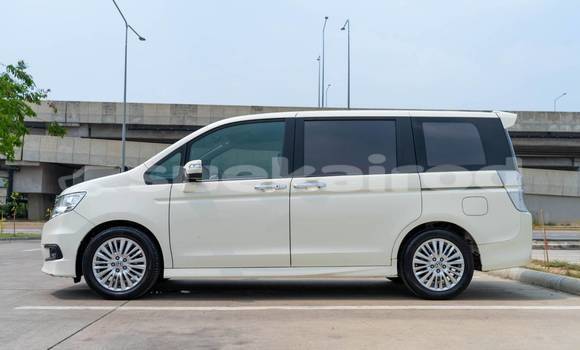 Buy Used Honda Stepwgn White Car in Bangkok in Bangkok Buy Used Honda Stepwgn White Car in Bangkok in Bangkok