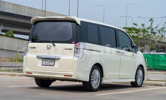 Buy Used Honda Stepwgn White Car in Bangkok in Bangkok Buy Used Honda Stepwgn White Car in Bangkok in Bangkok