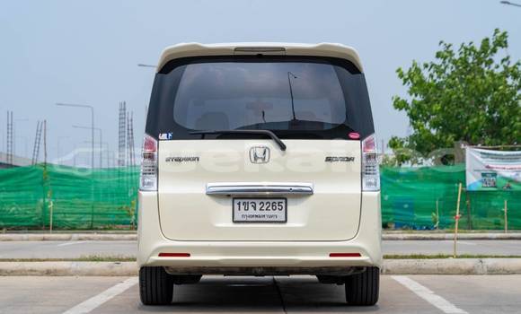 Buy Used Honda Stepwgn White Car in Bangkok in Bangkok Buy Used Honda Stepwgn White Car in Bangkok in Bangkok