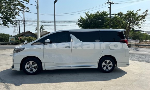 Buy Used Toyota Alphard White Car in Bangkok in Bangkok Buy Used Toyota Alphard White Car in Bangkok in Bangkok