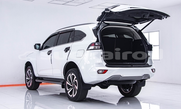 Buy Used Isuzu MU-X White Car in Bangkok in Bangkok Buy Used Isuzu MU-X White Car in Bangkok in Bangkok