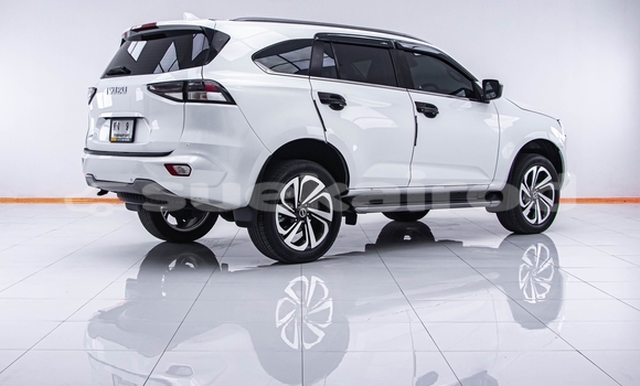 Buy Used Isuzu MU-X White Car in Bangkok in Bangkok Buy Used Isuzu MU-X White Car in Bangkok in Bangkok