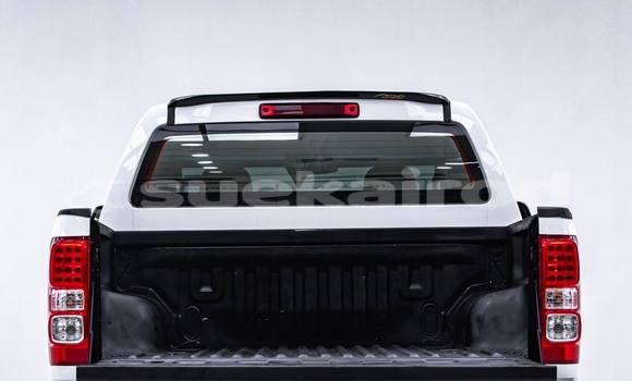 Buy Used Chevrolet Colorado White Car in Bangkok in Bangkok Buy Used Chevrolet Colorado White Car in Bangkok in Bangkok