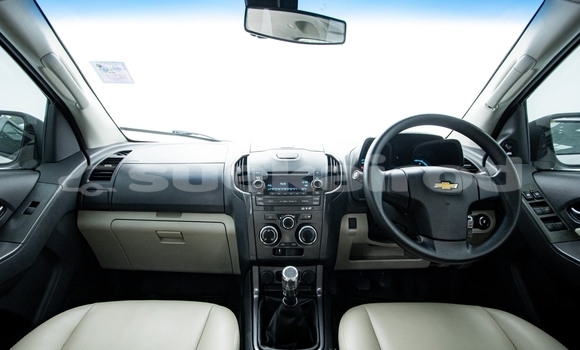 Buy Used Chevrolet Colorado White Car in Bangkok in Bangkok Buy Used Chevrolet Colorado White Car in Bangkok in Bangkok