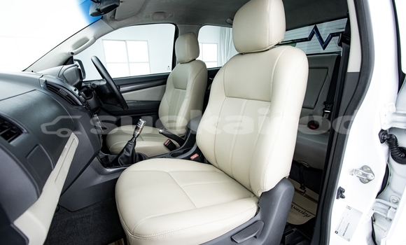 Buy Used Chevrolet Colorado White Car in Bangkok in Bangkok Buy Used Chevrolet Colorado White Car in Bangkok in Bangkok