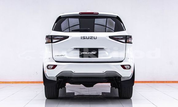 Buy Used Isuzu MU-X White Car in Bangkok in Bangkok Buy Used Isuzu MU-X White Car in Bangkok in Bangkok