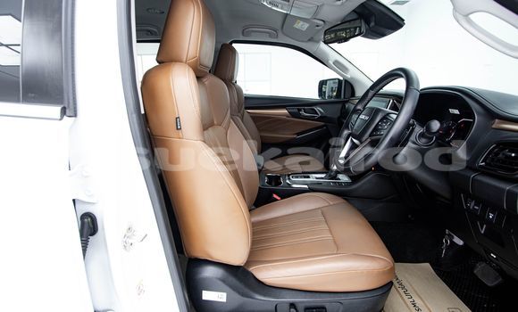 Buy Used Isuzu MU-X White Car in Bangkok in Bangkok Buy Used Isuzu MU-X White Car in Bangkok in Bangkok