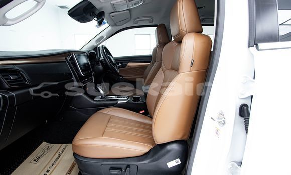 Buy Used Isuzu MU-X White Car in Bangkok in Bangkok Buy Used Isuzu MU-X White Car in Bangkok in Bangkok