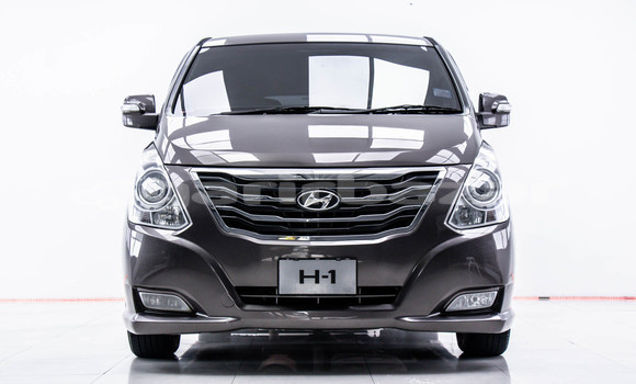 Buy Used Hyundai H1 Brown Car in Bangkok in Bangkok Buy Used Hyundai H1 Brown Car in Bangkok in Bangkok