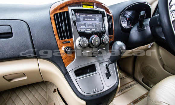 Buy Used Hyundai H1 Brown Car in Bangkok in Bangkok Buy Used Hyundai H1 Brown Car in Bangkok in Bangkok