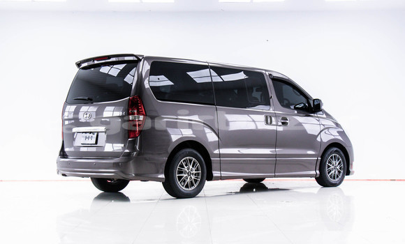 Buy Used Hyundai H1 Brown Car in Bangkok in Bangkok Buy Used Hyundai H1 Brown Car in Bangkok in Bangkok