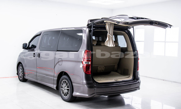 Buy Used Hyundai H1 Brown Car in Bangkok in Bangkok Buy Used Hyundai H1 Brown Car in Bangkok in Bangkok