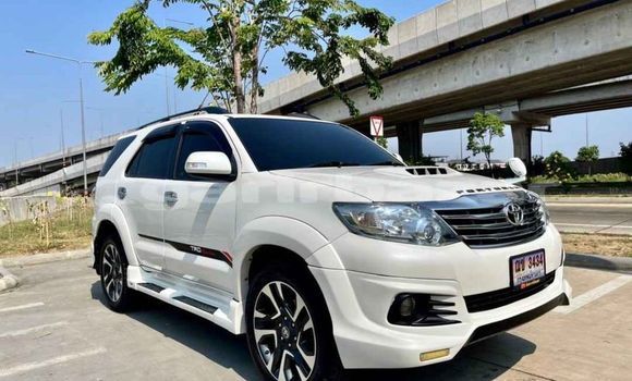 ซื้อ รถมือสอง Toyota Fortuner ขาว รถยนต์ ใน %{เมือง} ใน กรุงเทพมหานคร