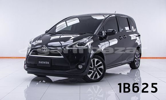 ซื้อ รถมือสอง Toyota Sienta สีดำ รถยนต์ ใน %{เมือง} ใน กรุงเทพมหานคร