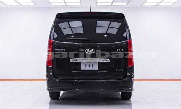 Buy Used Hyundai H1 Brown Car in Bangkok in Bangkok Buy Used Hyundai H1 Brown Car in Bangkok in Bangkok