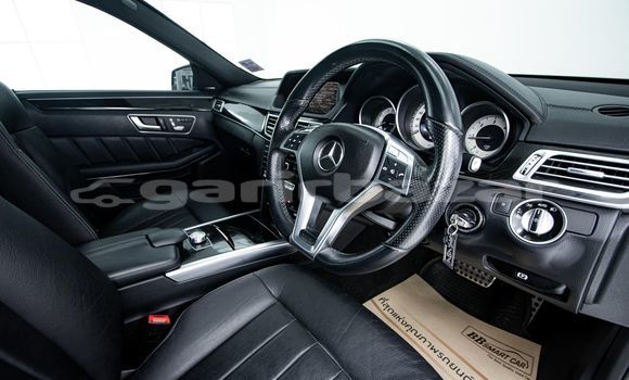 ซื้อ รถมือสอง Mercedes-Benz E-Classe สีดำ รถยนต์ ใน %{เมือง} ใน กรุงเทพมหานคร ซื้อ รถมือสอง Mercedes-Benz E-Classe สีดำ รถยนต์ ใน %{เมือง} ใน กรุงเทพมหานคร