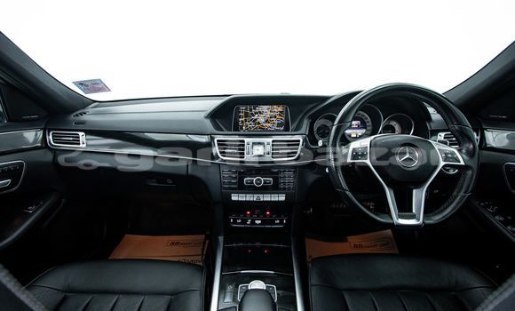 ซื้อ รถมือสอง Mercedes-Benz E-Classe สีดำ รถยนต์ ใน %{เมือง} ใน กรุงเทพมหานคร ซื้อ รถมือสอง Mercedes-Benz E-Classe สีดำ รถยนต์ ใน %{เมือง} ใน กรุงเทพมหานคร