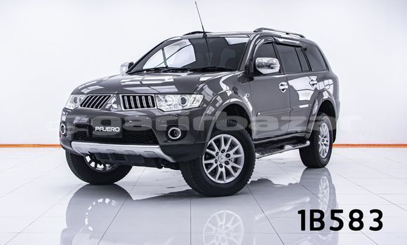 Buy Used Mitsubishi Pajero Brown Car in Bangkok in Bangkok Buy Used Mitsubishi Pajero Brown Car in Bangkok in Bangkok