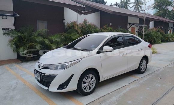 ซื้อ รถมือสอง Toyota Yaris ขาว รถยนต์ ใน %{เมือง} ใน กรุงเทพมหานคร