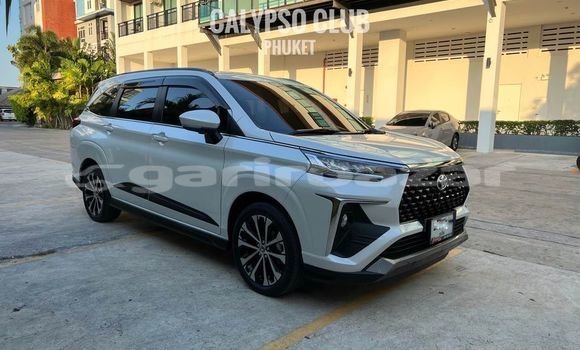 Buy Used Toyota Fortuner White Car in Bangkok in Bangkok