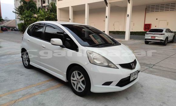 ซื้อ รถมือสอง Honda Jazz ขาว รถยนต์ ใน %{เมือง} ใน กรุงเทพมหานคร