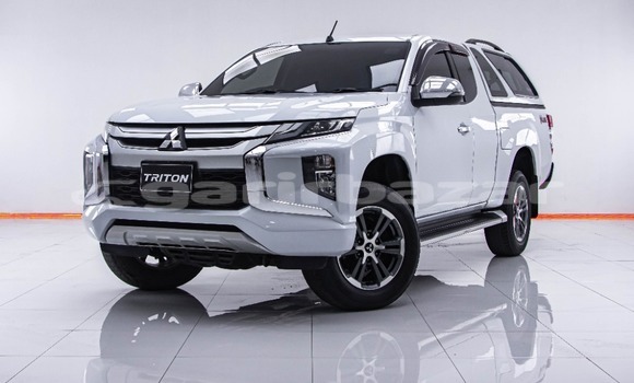 Buy Used Mitsubishi Triton White Car in Bangkok in Bangkok