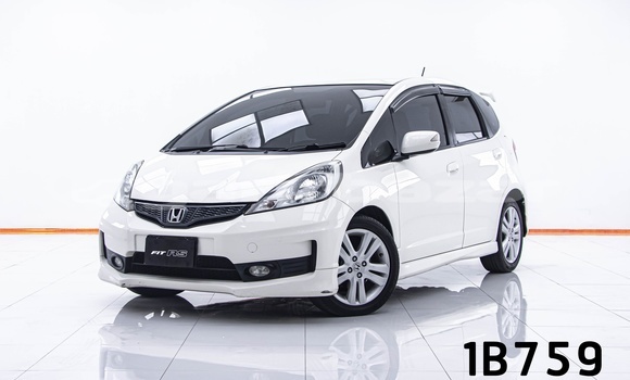 Buy Used Honda Jazz White Car in Bangkok in Bangkok