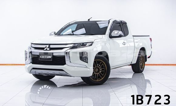Buy Used Mitsubishi Triton White Car in Bangkok in Bangkok