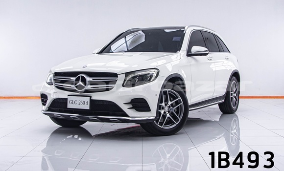 ซื้อ รถมือสอง Mercedes-Benz GLC 250D ขาว รถยนต์ ใน %{เมือง} ใน กรุงเทพมหานคร