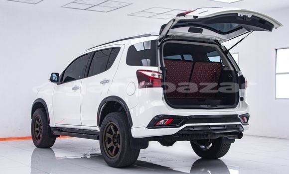 Buy Used Isuzu MU-X White Car in Bangkok in Bangkok Buy Used Isuzu MU-X White Car in Bangkok in Bangkok