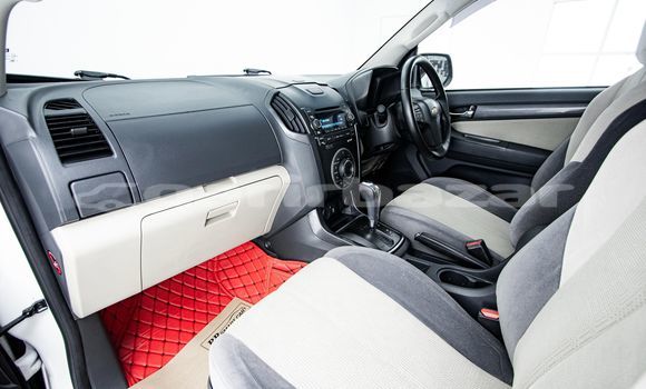 Buy Used Chevrolet Colorado White Car in Bangkok in Bangkok Buy Used Chevrolet Colorado White Car in Bangkok in Bangkok