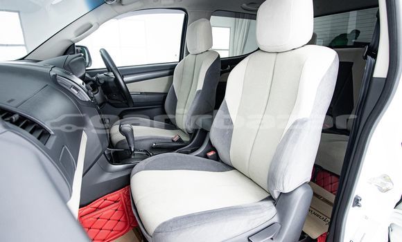 Buy Used Chevrolet Colorado White Car in Bangkok in Bangkok Buy Used Chevrolet Colorado White Car in Bangkok in Bangkok